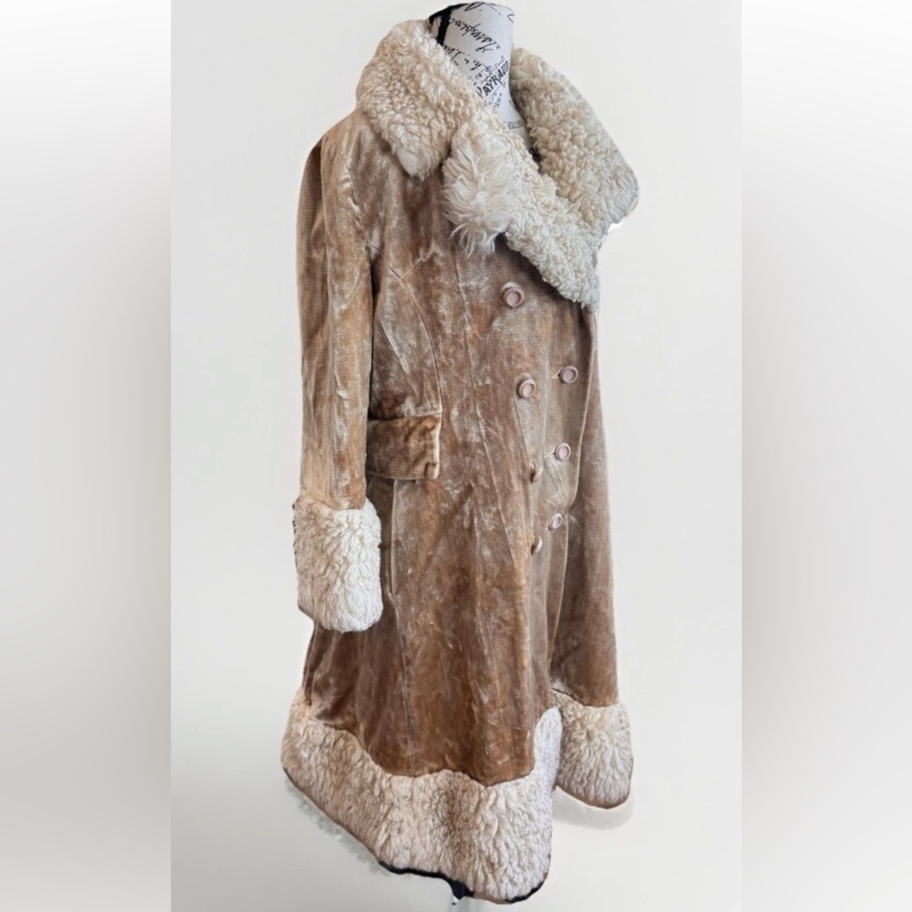 Vintage 60s ILGWU bridge tan velour shearling trim double breast coat